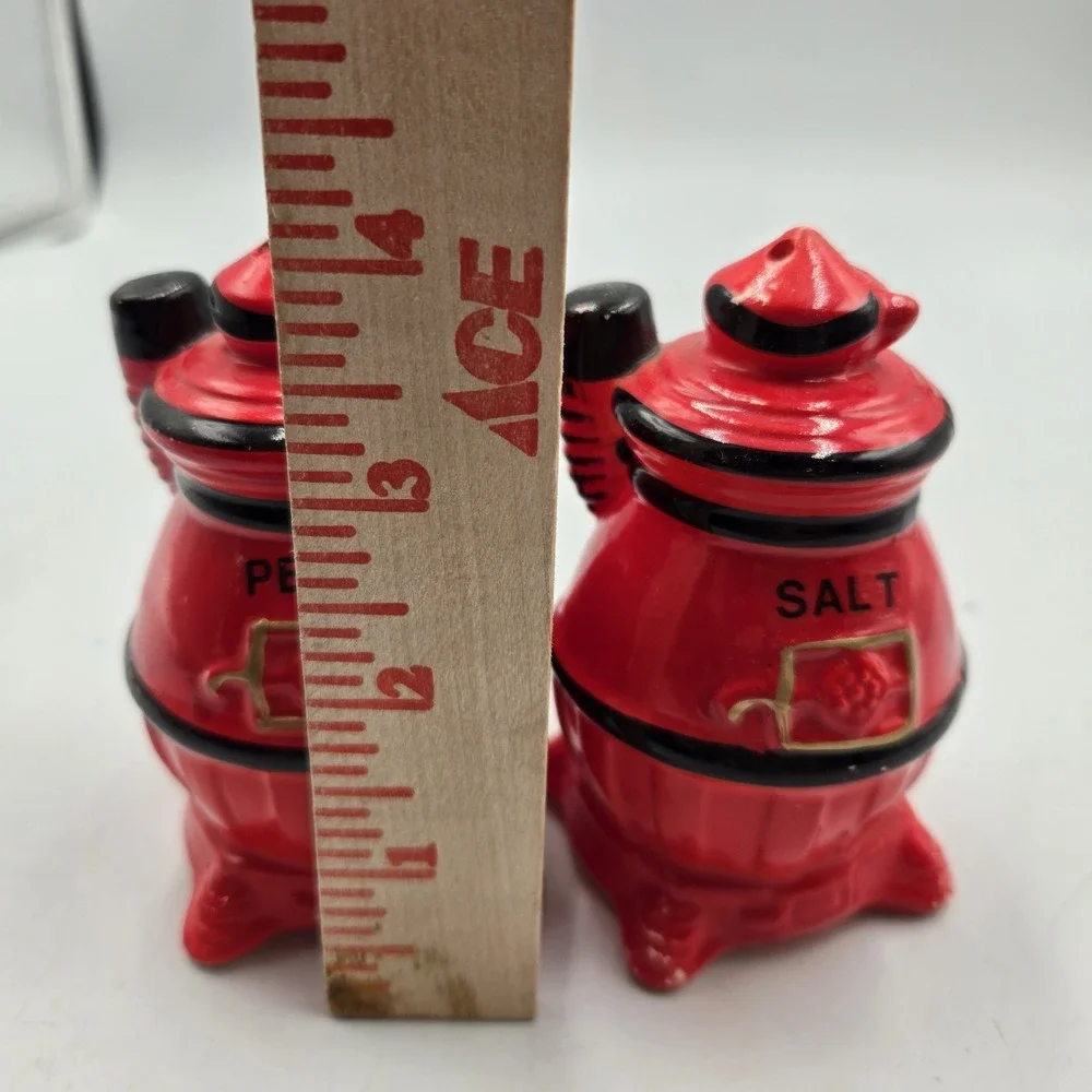 Vintage Pot Bellied Wood Stove Red Salt & Pepper Shakers Ceramic Made in Japan